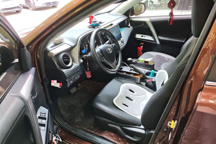 Used Toyota RAV4 2016 2.0L CVT Two-Wheel Drive Fashion Edition China V Standard Driver Seat