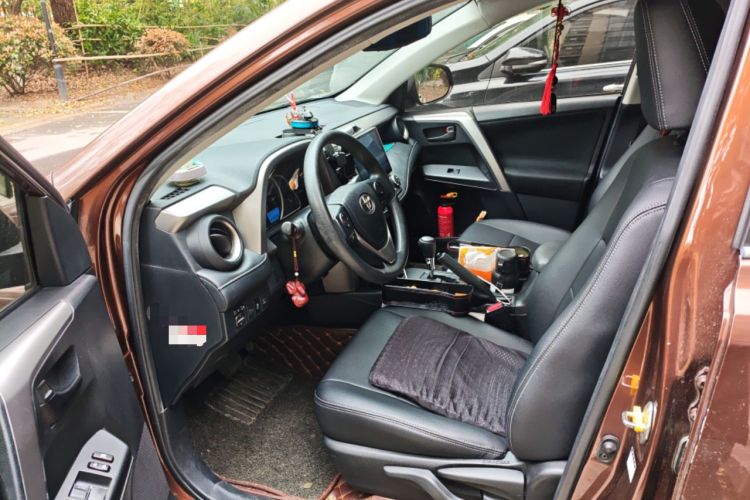 Used Toyota RAV4 2016 2.0L CVT Two-Wheel Drive Fashion Edition China V Standard Driver Seat