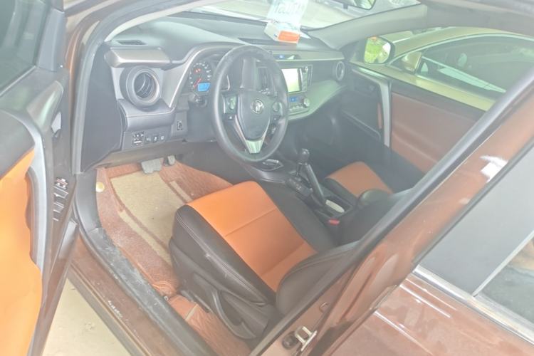 Used Toyota RAV4 2016 2.0L CVT Two-Wheel Drive Fashion Edition China V Standard Driver Seat