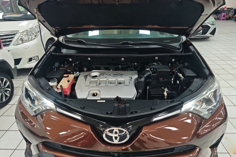 Used Toyota RAV4 2016 2.0L CVT Two-Wheel Drive Fashion Edition China V Standard Engine Bay