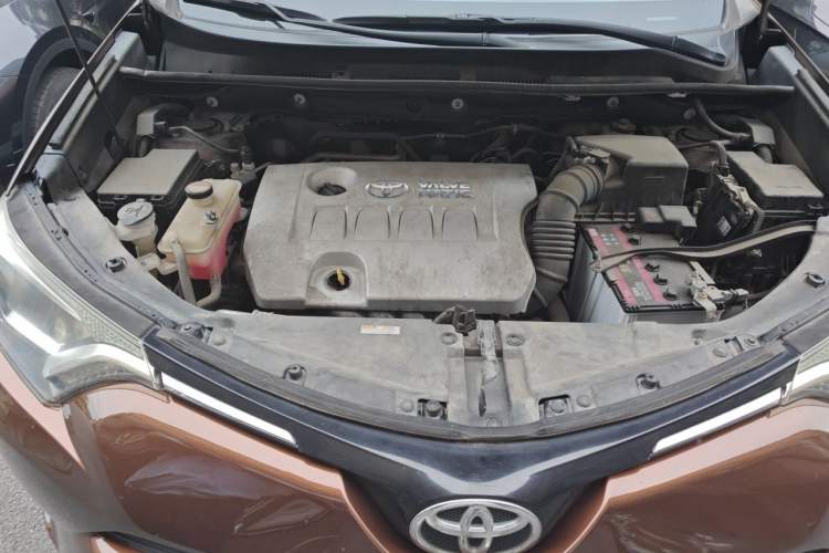 Used Toyota RAV4 2016 2.0L CVT Two-Wheel Drive Fashion Edition China V Standard Engine Bay