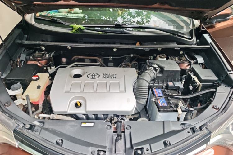 Used Toyota RAV4 2016 2.0L CVT Two-Wheel Drive Fashion Edition China V Standard Engine Bay