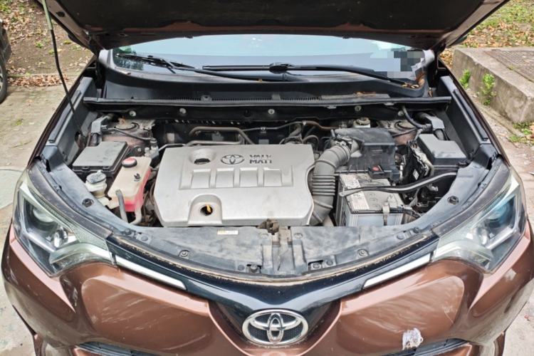 Used Toyota RAV4 2016 2.0L CVT Two-Wheel Drive Fashion Edition China V Standard Engine Bay