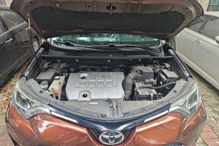 Used Toyota RAV4 2016 2.0L CVT Two-Wheel Drive Fashion Edition China V Standard Engine Bay
