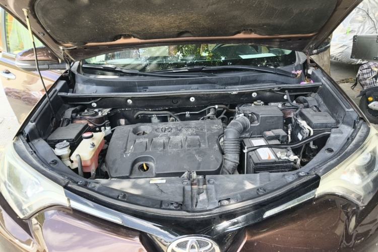 Used Toyota RAV4 2016 2.0L CVT Two-Wheel Drive Fashion Edition China V Standard Engine Bay