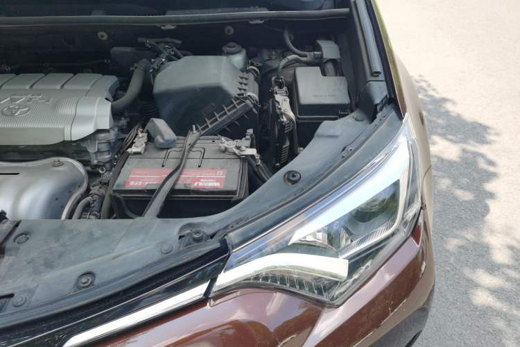 Used Toyota RAV4 2016 2.5L Automatic 4x4 Elite Edition Engine Bay Left