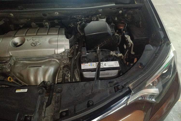 Used Toyota RAV4 2016 2.5L Automatic 4x4 Elite Edition Engine Bay Left