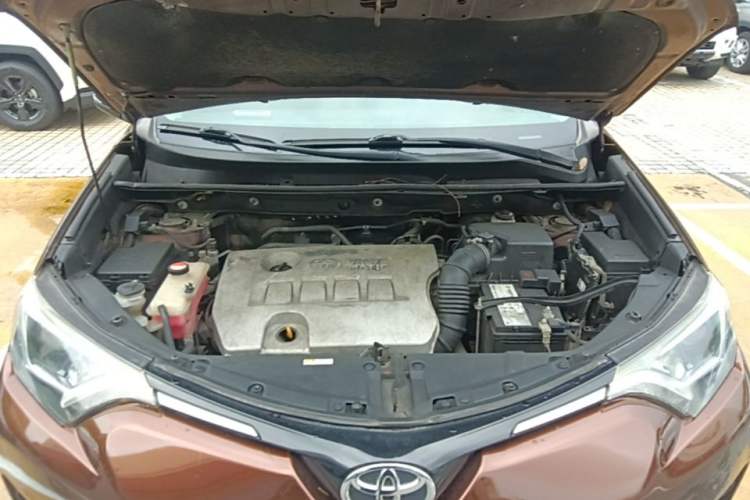 Used Toyota RAV4 2016 2.0L CVT Two-Wheel Drive Fashion Edition China V Standard Engine Bay