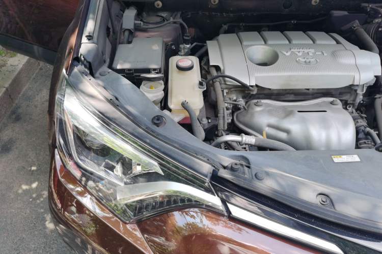 Used Toyota RAV4 2016 2.5L Automatic 4x4 Elite Edition Engine Bay Right