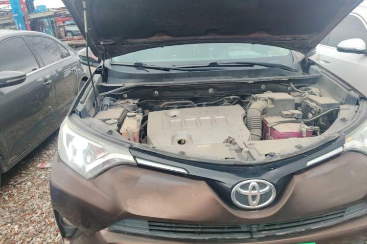 Used Toyota RAV4 2016 2.0L CVT Two-Wheel Drive Fashion Edition China V Standard Engine Bay Right