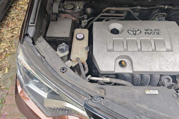 Used Toyota RAV4 2016 2.0L CVT Two-Wheel Drive Fashion Edition China V Standard Engine Bay Right