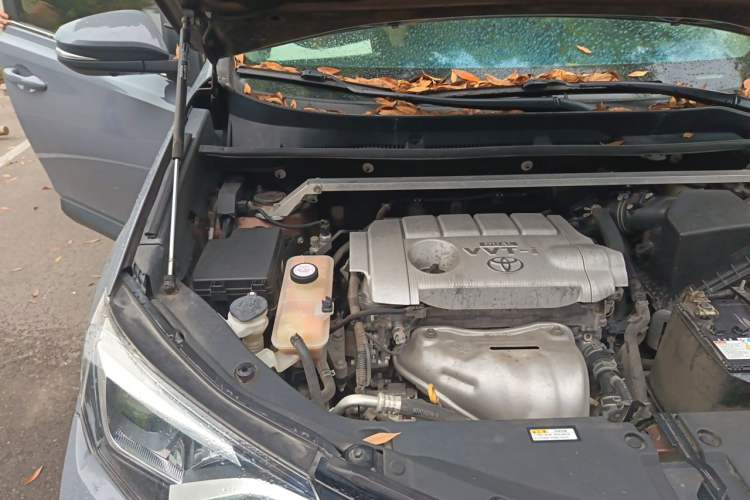 Used Toyota RAV4 2016 2.5L Automatic 4x4 Elite Edition Engine Bay Right