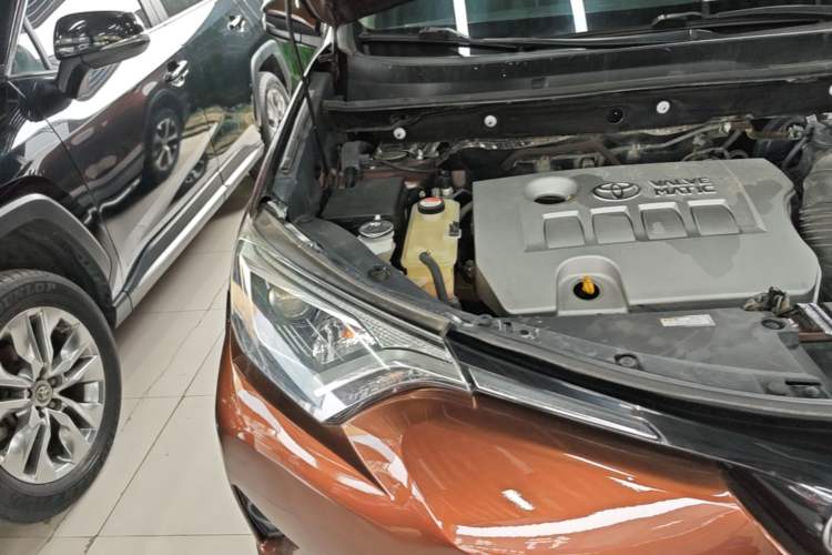 Used Toyota RAV4 2016 2.0L CVT Two-Wheel Drive Fashion Edition China V Standard Engine Bay Right