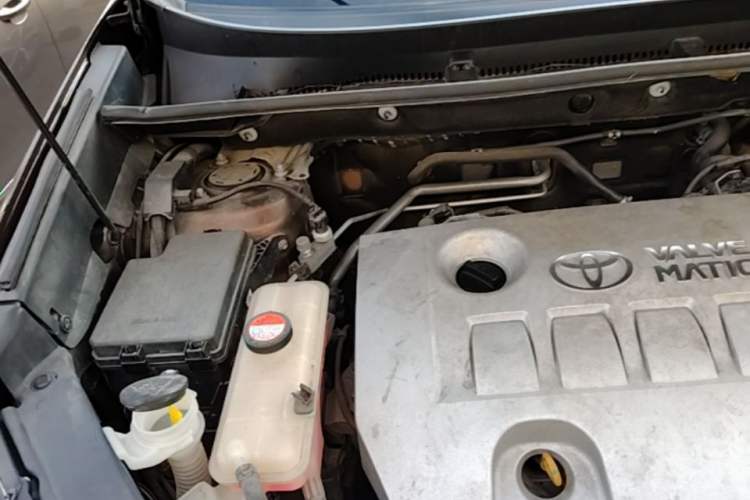 Used Toyota RAV4 2016 2.0L CVT Two-Wheel Drive Fashion Edition China V Standard Engine Bay Right