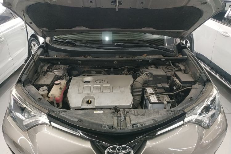 Used Toyota RAV4 2016 2.0L CVT Two-Wheel Drive Fashion Edition China V Standard Engine Bay
