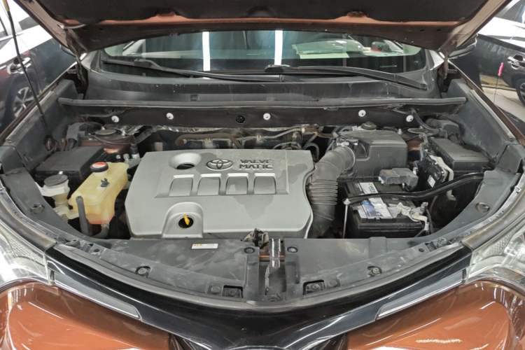 Used Toyota RAV4 2016 2.0L CVT Two-Wheel Drive Fashion Edition China V Standard Engine Bay
