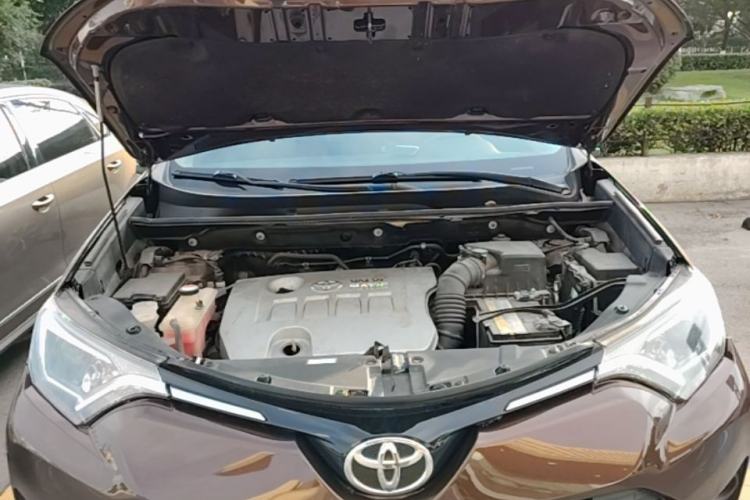 Used Toyota RAV4 2016 2.0L CVT Two-Wheel Drive Fashion Edition China V Standard Engine Bay