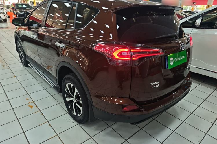 Used Toyota RAV4 2016 2.0L CVT Two-Wheel Drive Fashion Edition China V Standard Exterior 2