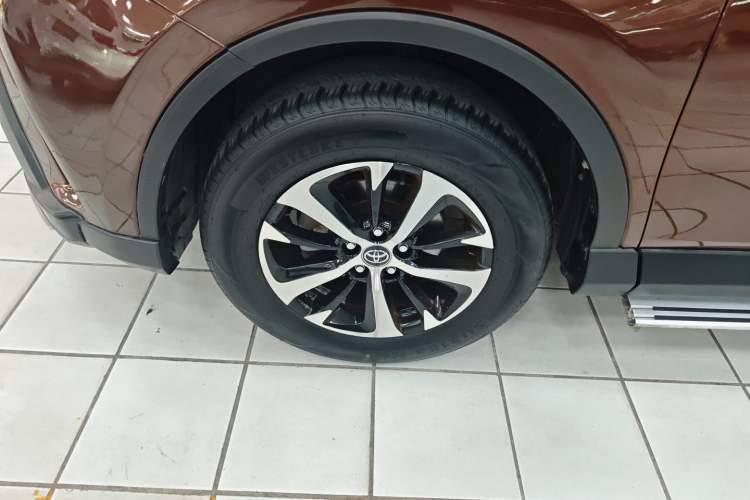 Used Toyota RAV4 2016 2.0L CVT Two-Wheel Drive Fashion Edition China V Standard Exterior 4