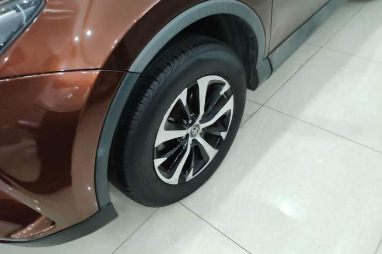 Used Toyota RAV4 2016 2.0L CVT Two-Wheel Drive Fashion Edition China V Standard Exterior 4