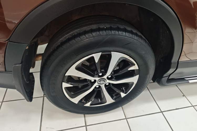 Used Toyota RAV4 2016 2.0L CVT Two-Wheel Drive Fashion Edition China V Standard Exterior 5