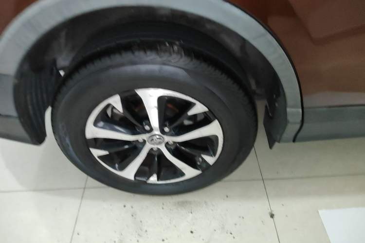 Used Toyota RAV4 2016 2.0L CVT Two-Wheel Drive Fashion Edition China V Standard Exterior 5