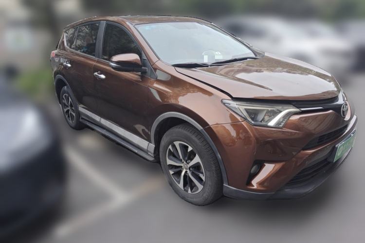 Used Toyota RAV4 2016 2.0L CVT Two-Wheel Drive Fashion Edition China V Standard Front Right 45 Deg