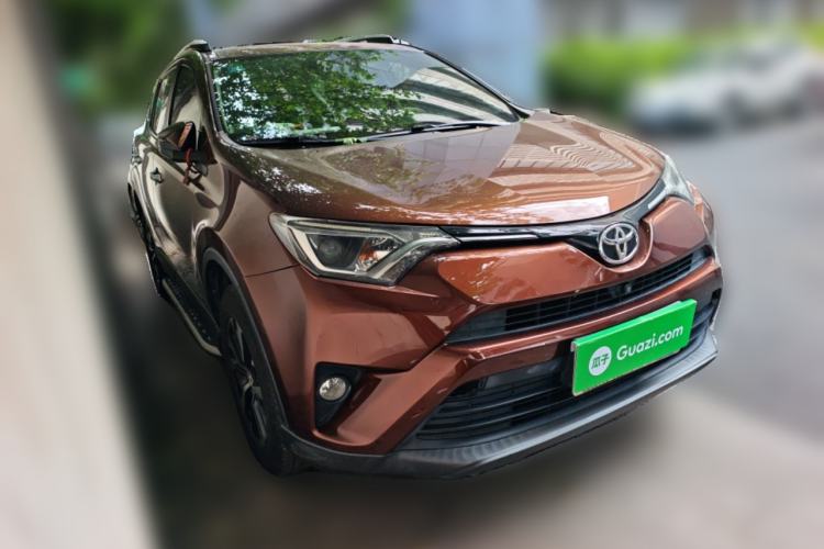 Used Toyota RAV4 2016 2.0L CVT Two-Wheel Drive Fashion Edition China V Standard Front Right 45 Deg