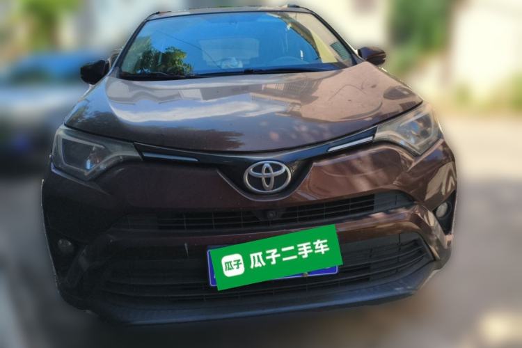 Used Toyota RAV4 2016 2.0L CVT Two-Wheel Drive Fashion Edition China V Standard Front Right 45 Deg