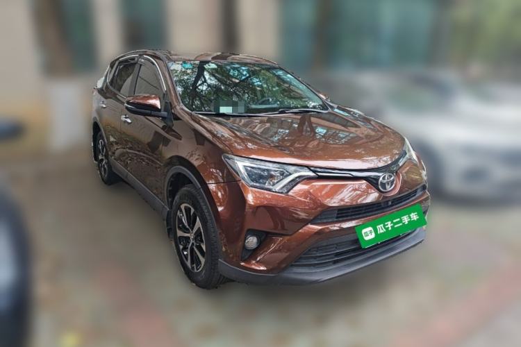 Used Toyota RAV4 2016 2.0L CVT Two-Wheel Drive Fashion Edition China V Standard Front Right 45 Deg