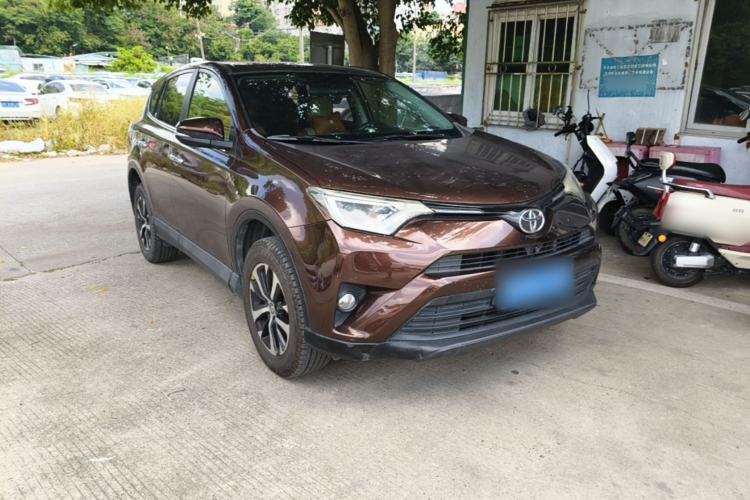 Used Toyota RAV4 2016 2.0L CVT Two-Wheel Drive Fashion Edition China V Standard Front Right 45 Deg