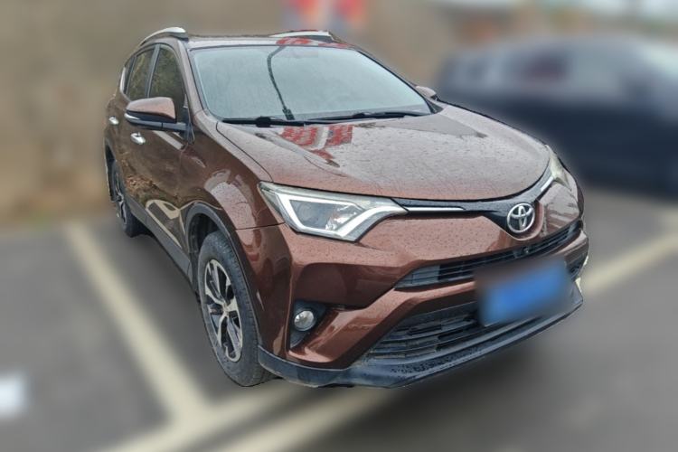 Used Toyota RAV4 2016 2.0L CVT Two-Wheel Drive Fashion Edition China V Standard Front Right 45 Deg