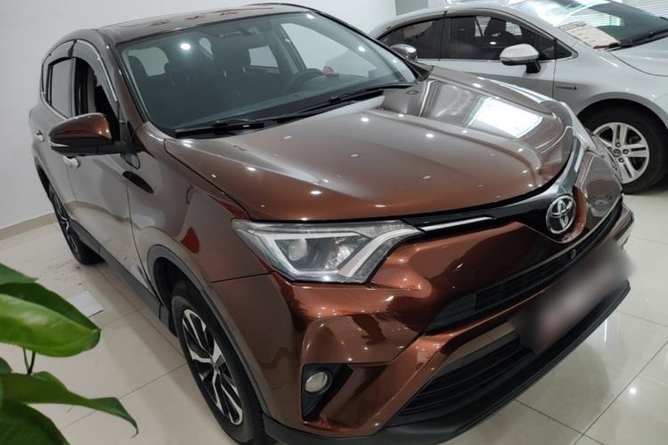 Used Toyota RAV4 2016 2.0L CVT Two-Wheel Drive Fashion Edition China V Standard Front Right 45 Deg