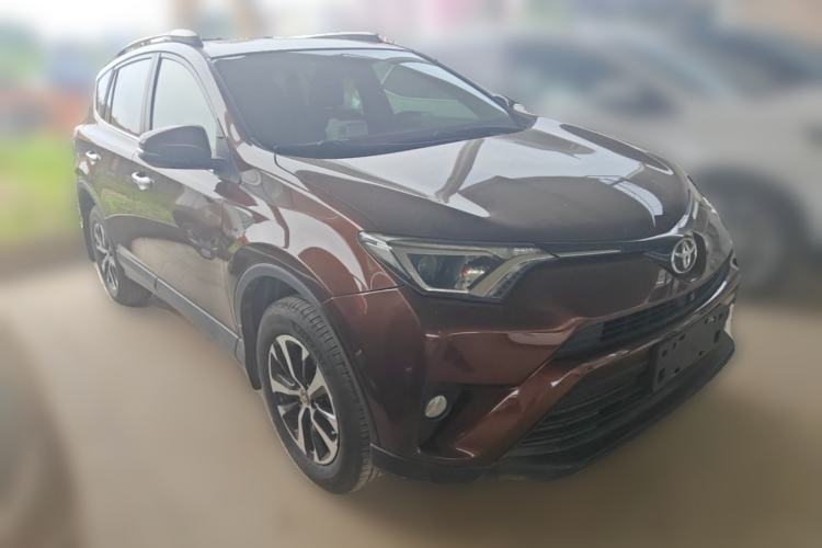 Used Toyota RAV4 2016 2.0L CVT Two-Wheel Drive Fashion Edition China V Standard Front Right 45 Deg