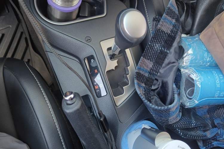 Used Toyota RAV4 2016 2.0L CVT Two-Wheel Drive Smart Edition China V Standard Gear Lever