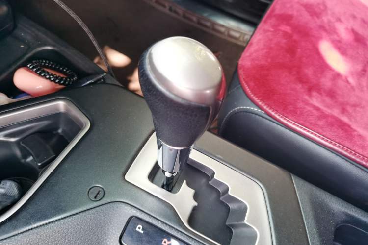 Used Toyota RAV4 2016 2.5L Automatic 4x4 Elite Edition Gear Lever