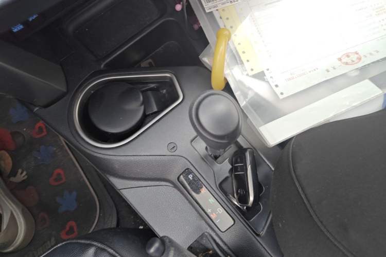 Used Toyota RAV4 2016 2.0L CVT Two-Wheel Drive Fashion Edition China V Standard Gear Lever