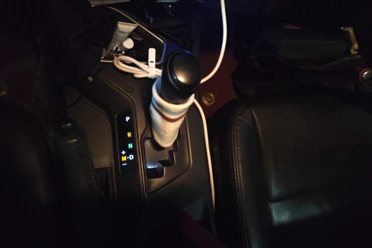 Used Toyota RAV4 2016 2.0L CVT Two-Wheel Drive Fashion Edition China V Standard Gear Lever