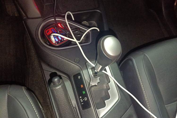 Used Toyota RAV4 2016 2.5L Automatic 4x4 Elite Edition Gear Lever