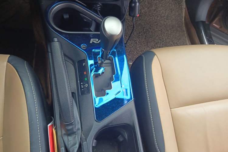 Used Toyota RAV4 2016 2.5L Automatic 4x4 Elite Edition Gear Lever
