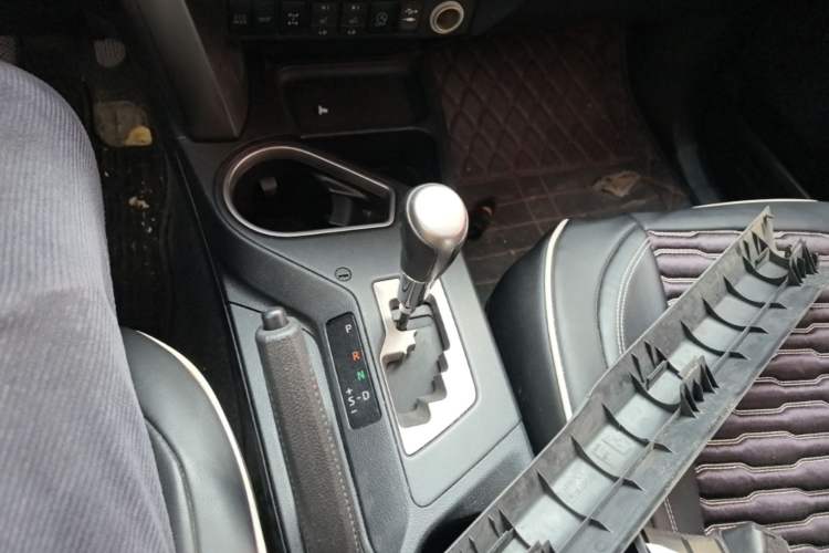 Used Toyota RAV4 2016 2.5L Automatic 4x4 Elite Edition Gear Lever