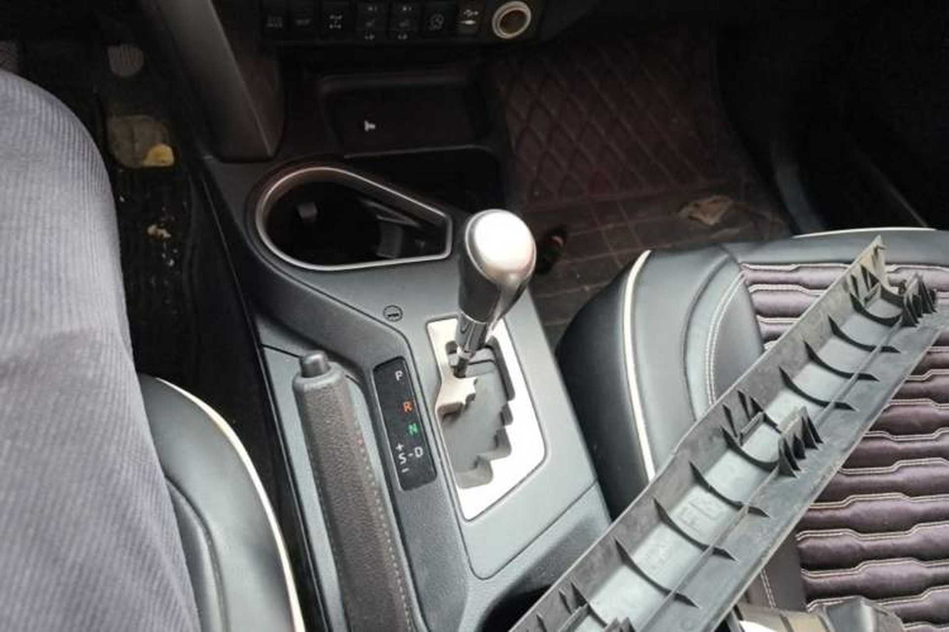 Used Toyota RAV4 2016 2.5L Automatic 4x4 Elite Edition Gear Lever