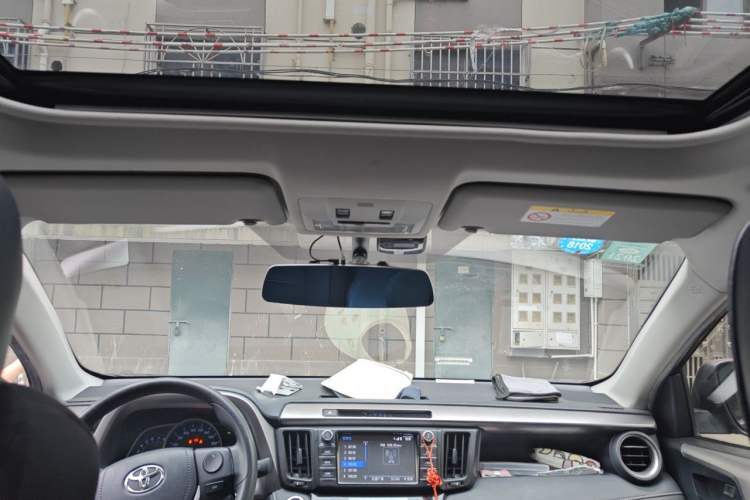 Used Toyota RAV4 2016 2.0L CVT Two-Wheel Drive Fashion Edition China V Standard Headliner