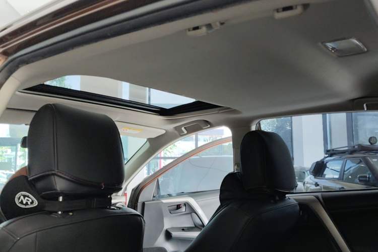 Used Toyota RAV4 2016 2.0L CVT Two-Wheel Drive Fashion Edition China V Standard Headliner