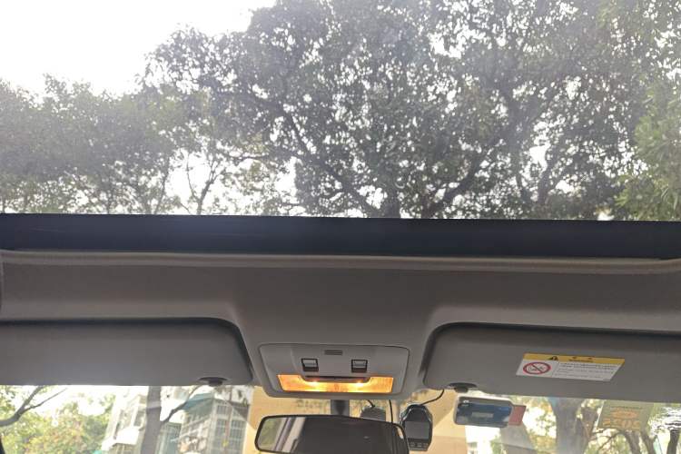 Used Toyota RAV4 2016 2.0L CVT Two-Wheel Drive Fashion Edition China V Standard Headliner