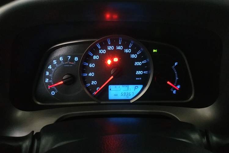 Used Toyota RAV4 2016 2.0L CVT Two-Wheel Drive Fashion Edition China V Standard Instrument Cluster