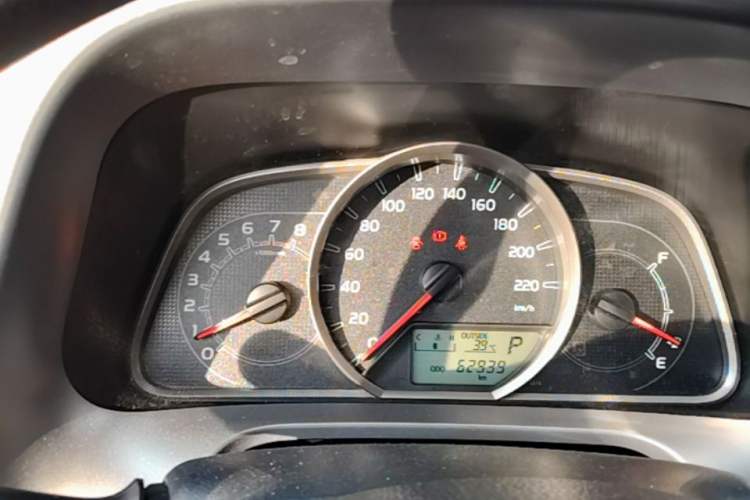 Used Toyota RAV4 2016 2.0L CVT Two-Wheel Drive Fashion Edition China V Standard Instrument Cluster