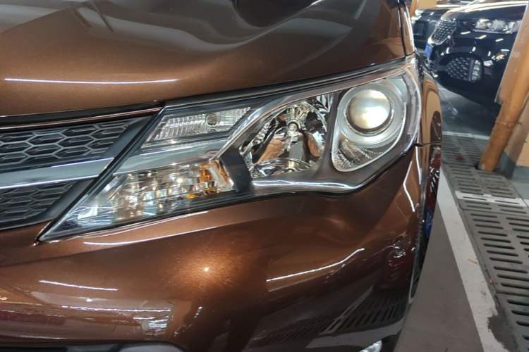 Used Toyota RAV4 2016 2.0L CVT Two-Wheel Drive Urban Edition China V Standard Left Front Headlight