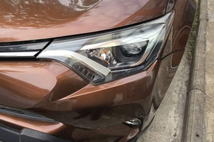 Used Toyota RAV4 2016 2.5L Automatic 4x4 Elite Edition Left Front Headlight