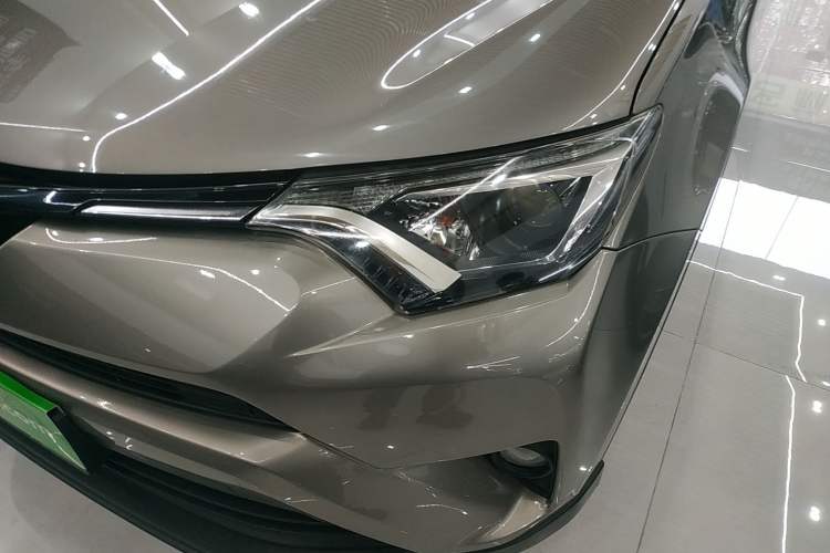 Used Toyota RAV4 2016 2.0L CVT Two-Wheel Drive Fashion Edition China V Standard Left Front Headlight